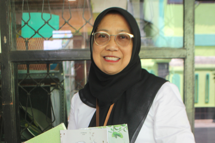 Anik Muizzah, guru IPS sekaligus waka kurikulum MTsN 4 Jombang di lingkungan Pondok Pesantren Mamba&rsquo;ul Ma&rsquo;arif Denanyar, Jombang.