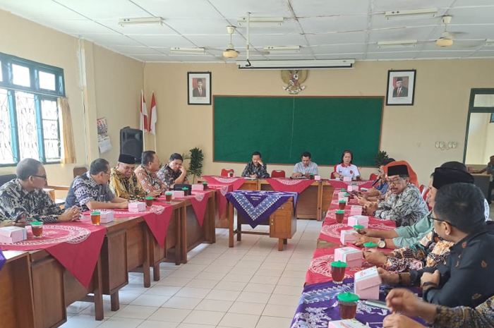 SINERGI: Komisi A DPRD Jombang melakukan kunker ke kantor Bangkesbangpol Kabupaten Bantul, Daerah Istimewa TKomisi A DPRD Jombang melakukan kunker ke kantor Bangkesbangpol Kabupaten Bantul Yogyakarta.