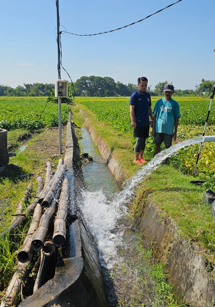 LEBIH MODERN: Salah satu pelanggan program electrifying agriculture dari Nganjuk menggunakan mesin pertanian berbasis listrik.