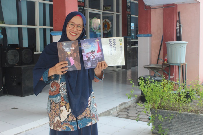 Kepala SMK Telekomunikasi Pondok Pesantren Darul Ulum Jombang Nur Laila SPd.