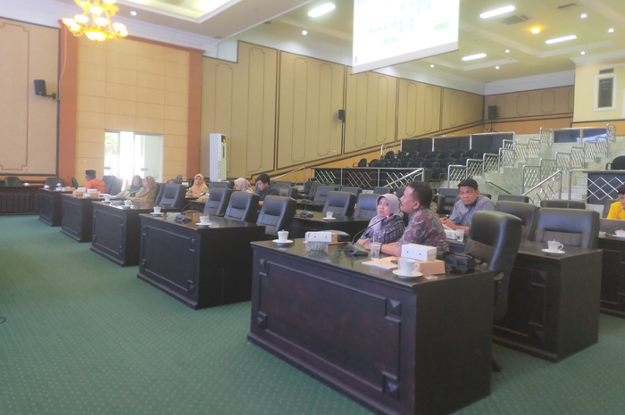UNDANG PEMKAB: Bapemperda Jombang mendorong pemkab mempercepat pembahasan raperda LP2B.