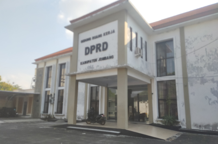 Gedung DPRD Jombang di Jl KH Wahid Hasyim.