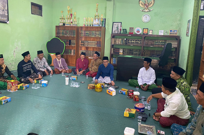 KH Abdussalam Shohib pengasuh Pondok Pesantren Mambaul Ma&rsquo;arif Denanyar menerima aspirasi dari kalangan guru TPQ se Jombang, Selasa (28/5).
