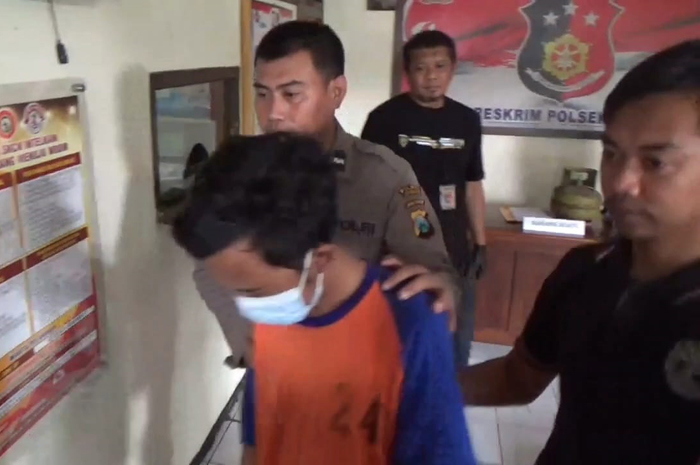 Pelaku Elpiji saat digelandang ke tahanan Mapolsek Jombang