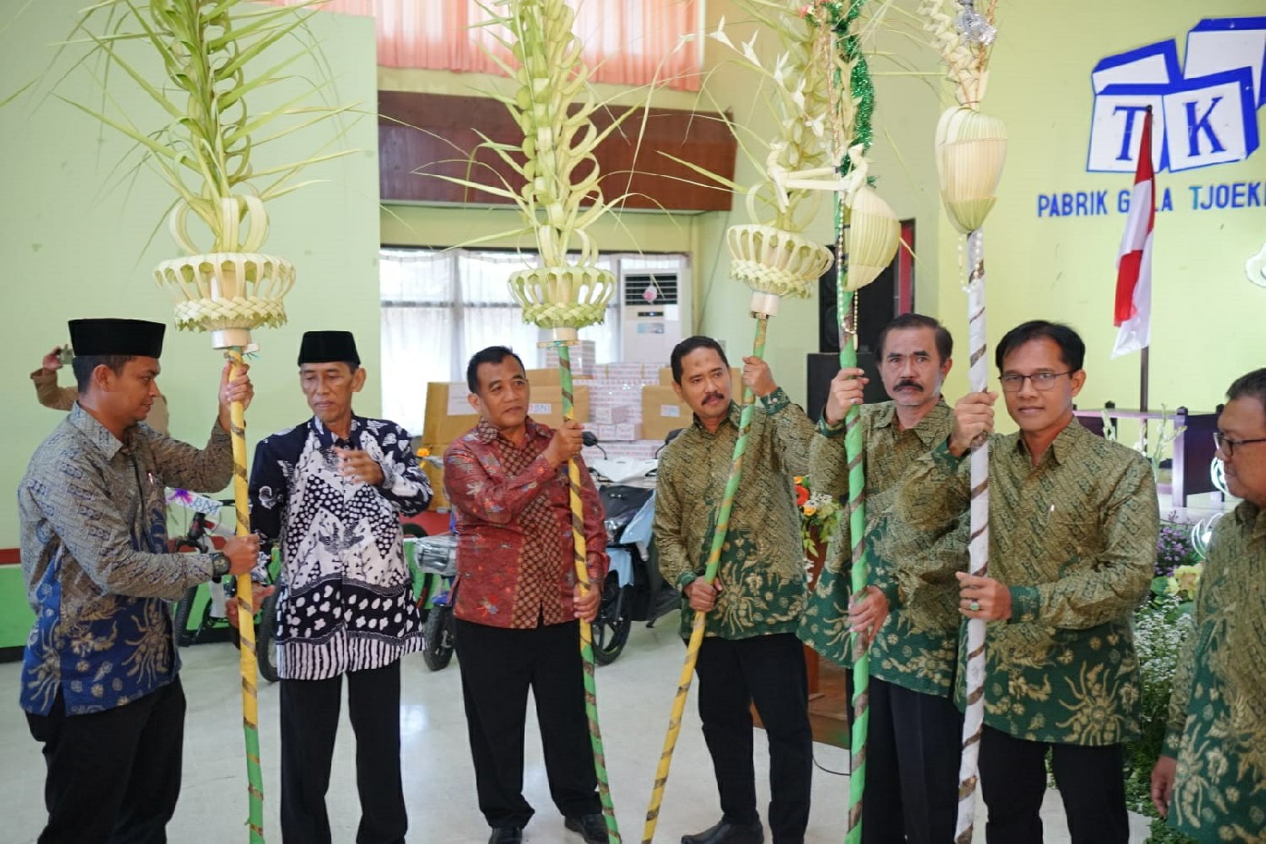 SEGERA DIGILING: Prosesi tebu manten menandai PG Tjoekir Jombang segera buka giling tebu milik petani.