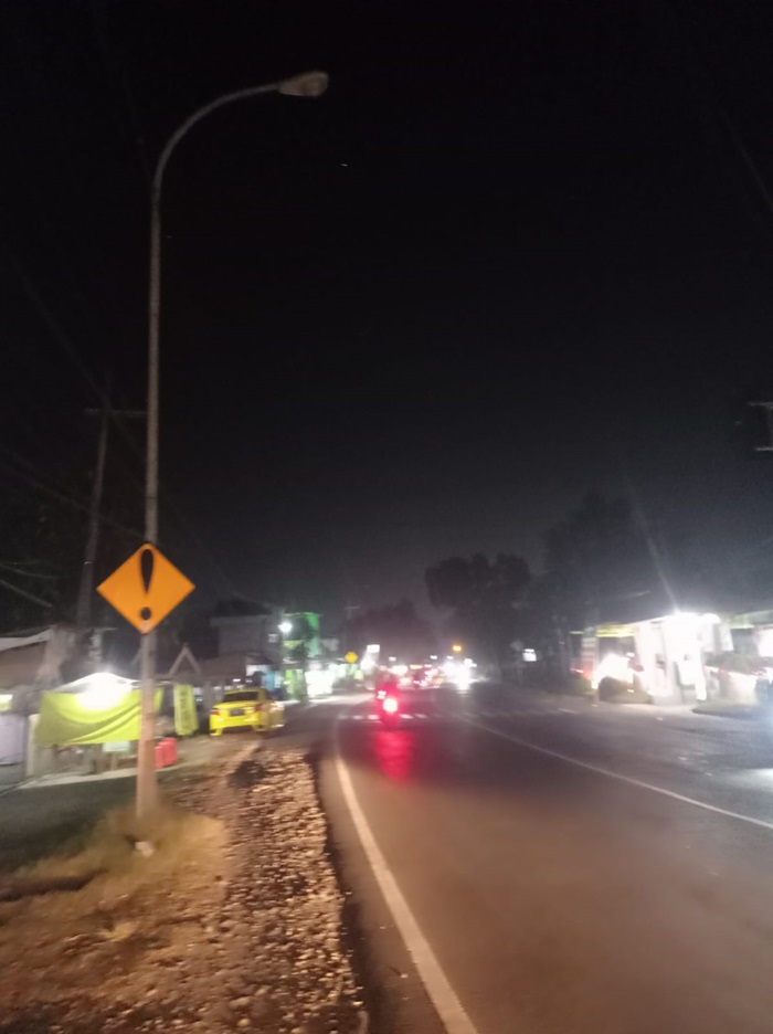 GELAP: PJU jalan provinsi di Desa/Kecamatan Diwek, Jombang padam sudah lebih dari satu bulan.