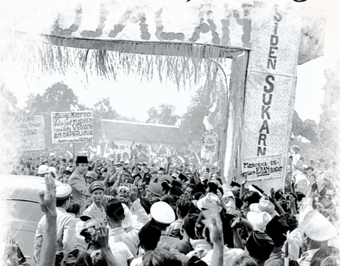 KUNKER 1952: Presiden Soekarno disambut ribuan massa di Ploso Jombang.