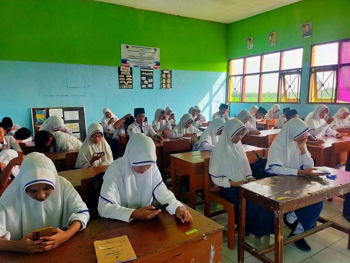 FOKUS: Suasana PAT berbasis android di MTsN 8 Jombang, Selasa (4/6).