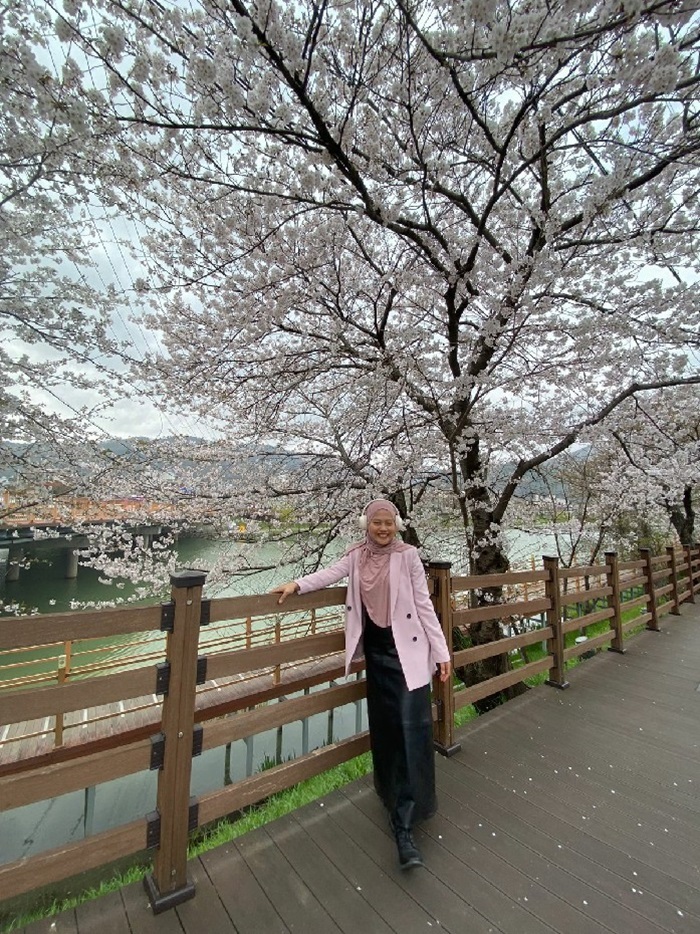 BERPRESTASI: Shabiatur Rhokimah warga Jombang tengah menempuh pendidikan S2 di Gyeongsang National University Korea Selatan jurusan Energy and Mechanical Engineering.