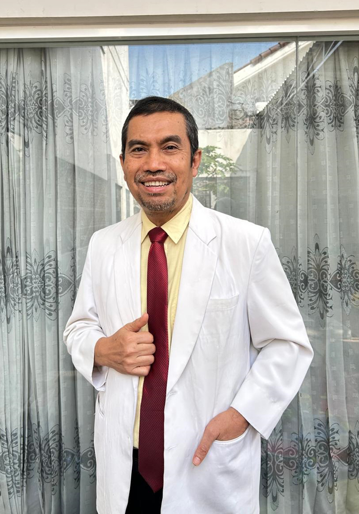 dr H Abdul Ghofir SpPD MMR, dokter spesialis ilmu penyakit dalam Rumah Sakit Islam (RSI) Jombang,