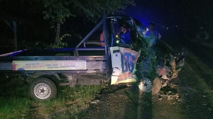 HANCUR: Bodi depan pikap nopol W 8286 YC usai terlibat kecelakaan beruntun di Kecamatan Mojowarno, Jombang.