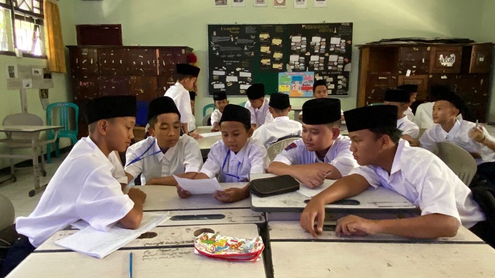 SEMANGAT: Kegiatan MPLS di SMPN 3 Kabuh 2023.