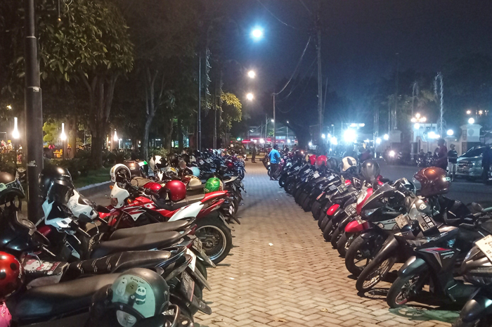 BELUM MASUK PAD: Parkir Alun-Alun Jombang yang dikelola masyarakat (26/6).
