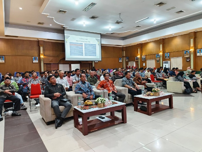 ANTUSIAS: Peserta bimtek pengawasan pelaksanaan penyelenggaraan jasa konstruksi mengikuti kegiatan di ruang Bung Tomo, Jumat (12/7).