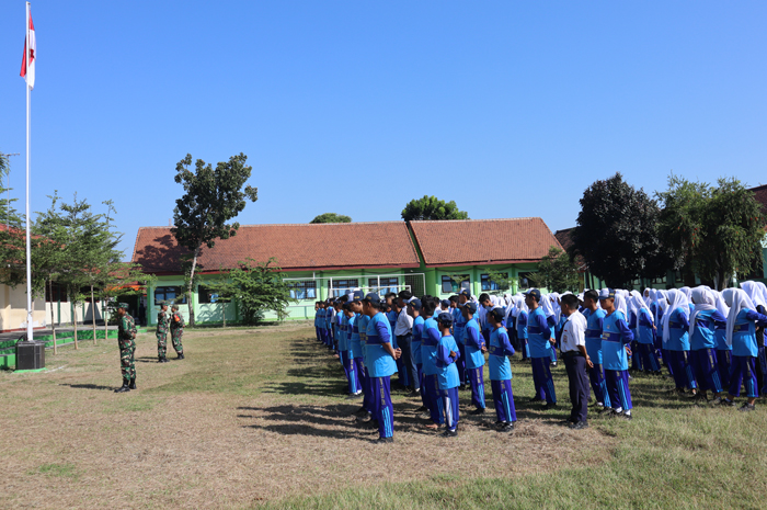 ANTUSIAS: Para siswa baru di SMPN 1 Gudo, Jombang mengikuti kegiatan MPLS dengan semangat.