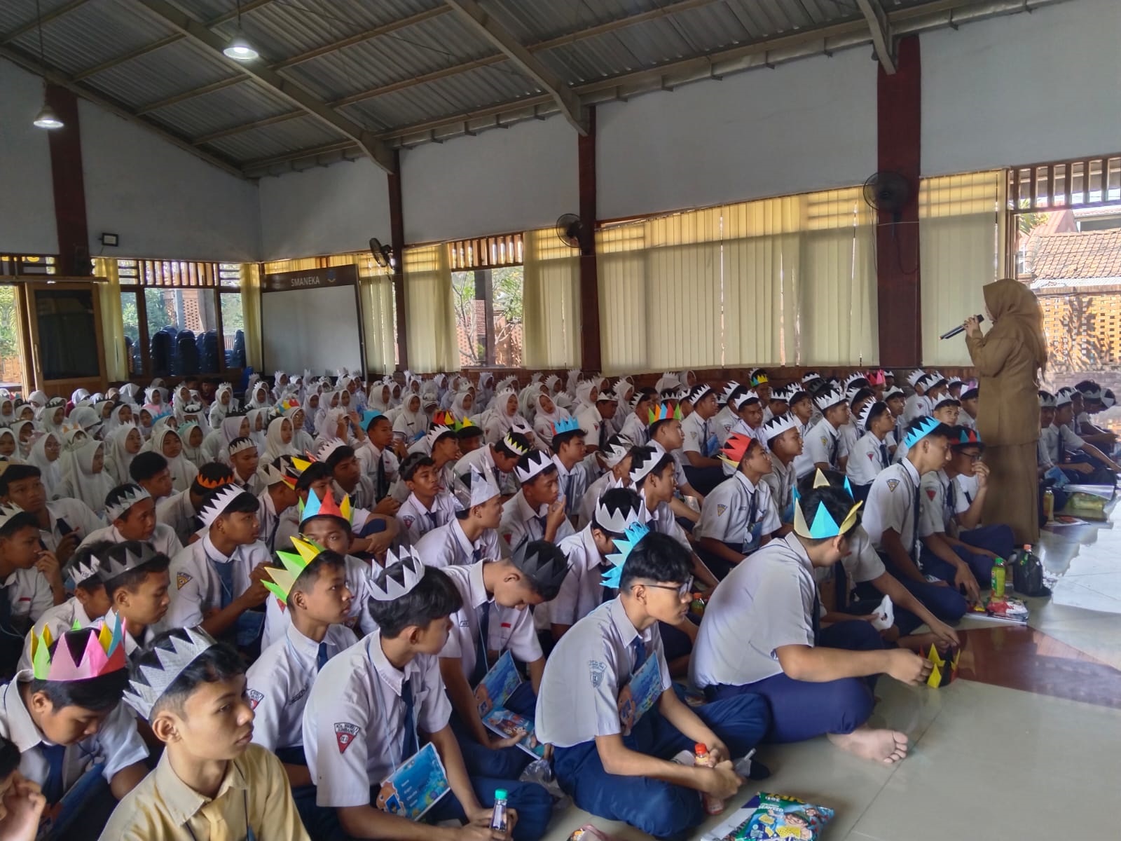 SERIUS: Siswa SMAN Kesamben Jombang mengikuti materi MPLS 2024 lalu.