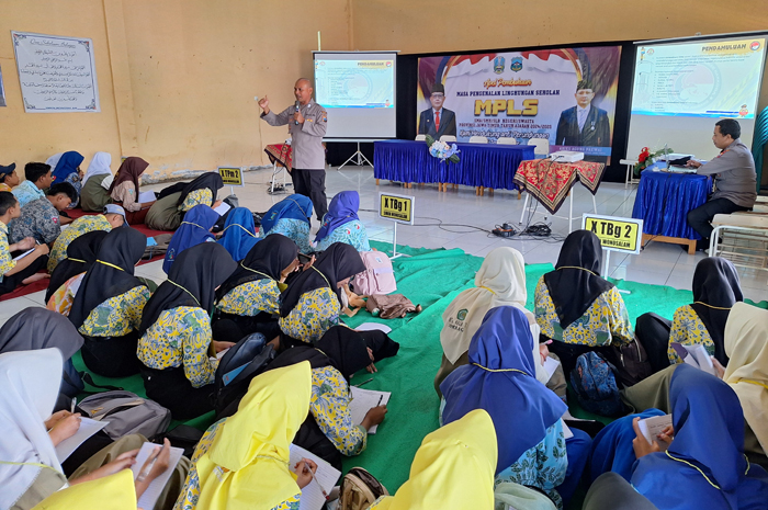 SERIUS: Masa pengenalan lingkungan sekolah (MPLS) di SMKN Wonosalam, Jombang, Senin (15/7) hingga Jumat (19/4).