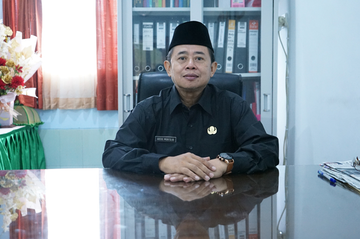 TEGAS: Kepala SMKN 2 Jombang Abdul Muntolib, S.Pd