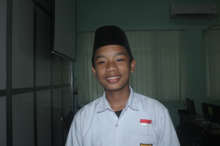 Ajisaka Ezra Shrivastava, kelas 9-E SMP A Wahid Hasyim Tebuireng, Jombang