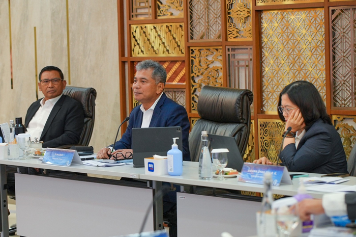 TUMBUH SELEKTIF: Direktur Utama BRI Sunarso dalam pemamaparan press conference kinerja keuangan triwulan II 2024 di Jakarta, Kamis (25/7).