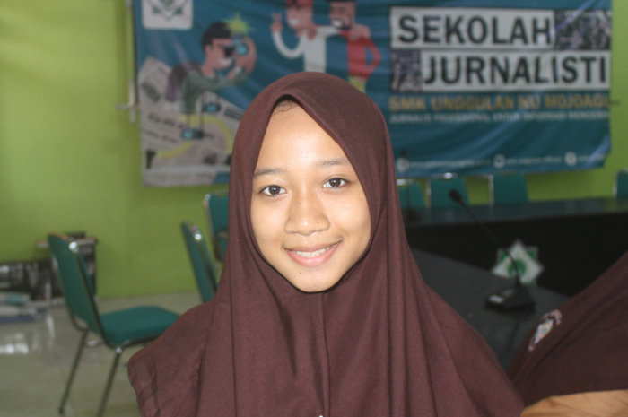 Ninis Hariyanti M, kelas  12 Akuntansi SMK Unggulan NU Mojoagung, Jombang