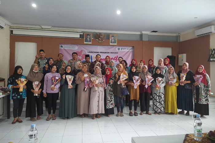 KOMPAK: Kepala Puskesmas Mojowarno, Jombang bersama Forkopimcam, Plt TP PKK Kecamatan Mojowarno, Sri Wahyuningsih SGz MGizi, dan ketua TP PKK desa serta ibu hamil yang hadir, Kamis (8/8).