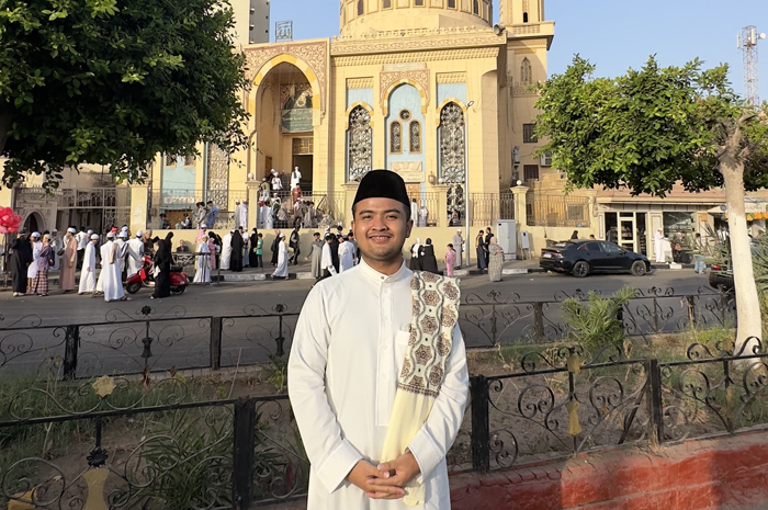 SUKSES: Muhammad Hanif Syarifudin, warga Dusun Medan Bhakti, Desa/Kecamatan Sumobito, Jombang kini kuliah di Universitas Al Azhar Kairo Mesir.