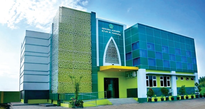 MEGAH: Gedung asrama MTsN 16 Jombang.