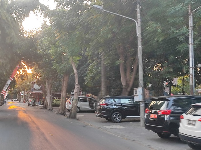DIPARKIR: Kantong parkir Taman Kebonrojo Jombang yang selama ini dikelola kelompok masyarakat (21/8).