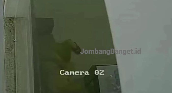 VIRAL: Tangkapan layar video mesum diduga dua pejabat Dinas Pendidikan dan Kebudayaan (P dan K) Kabupaten Jombang di ruang kerja.