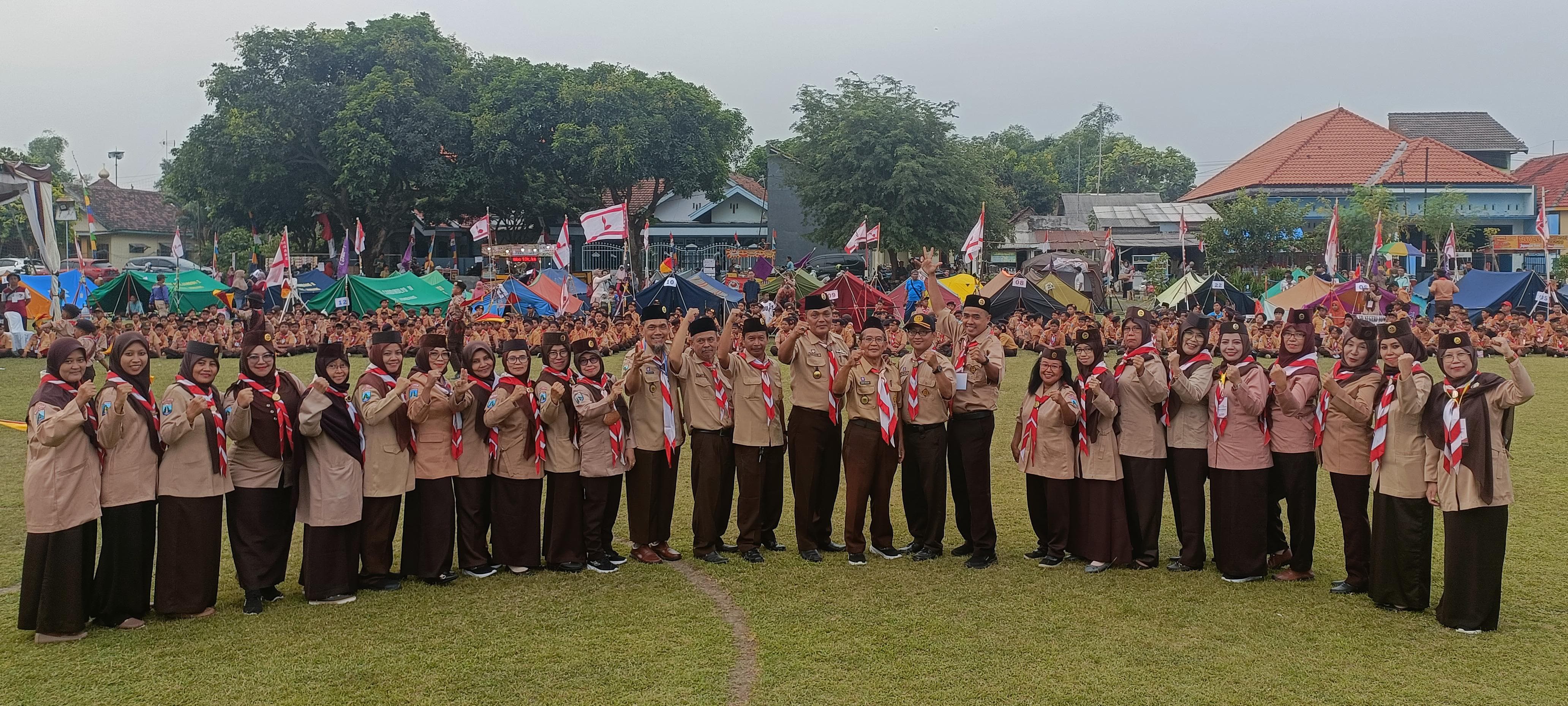 SUKSES: Sebanyak 48 SD negeri dan swasta di Kecamatan Jombang mengikuti perkemahan pramuka penggalang, Kamis-Jumat (22-23/8).