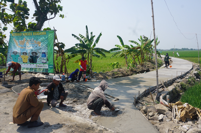 PENUNJANG AKSES WARGA: TPK Desa Gebangbunder menuntaskan pelebaran akses jalan masuk menuju JUT di Dusun Gebang, Desa Gebangbunder, Plandaan, Jombang.