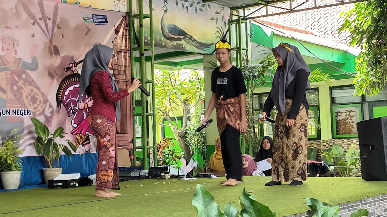 PRAKTIK: Pembelajaran P5 di SMPN 2 Ngoro, Jombang menjadi salah satu penerima BOS kinerja.