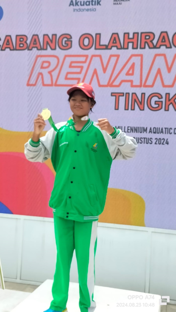 BERPRESTASI: Baiq Aisyah Hernawangwulan Ningtyas atlet renang Jombang sukses bawa pulang medali emas O2SN di Jakarta.