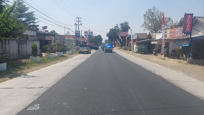 Jalan kabupaten rusak Cukir - Mojowarno makin mulus.