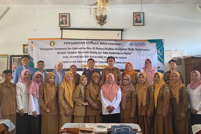 KREATIF:  Tim PKM UNHASY Tebuireng bersama para guru SD se- Kecamatan Megaluh, Jombang