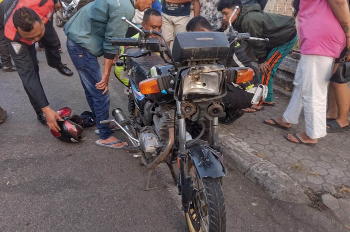 RINGSEK: Kondisi sepeda motor korban kecelakaan maut di Mojoagung, Jombang.