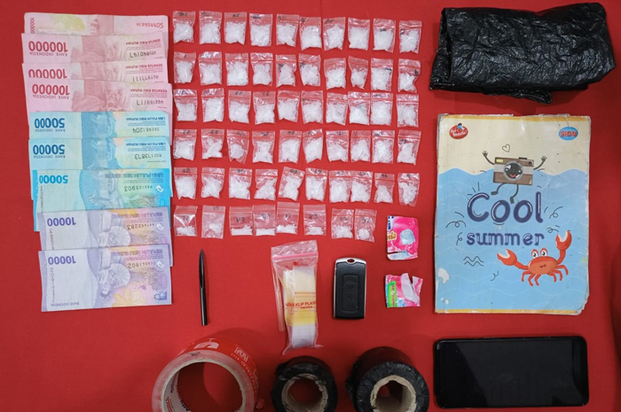 BARANG BUKIT: Tim Satresnarkoba Polres Jombang berhasil meringkus pengedar narkoba dan menyita puluhan gram sabu-sabu.