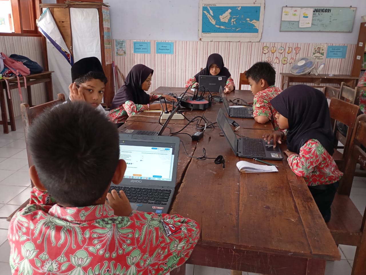 LATIHAN: Simulasi ANBK di SDN Mojongapit 3 Kecamatan Jombang, Rabu (4/9).