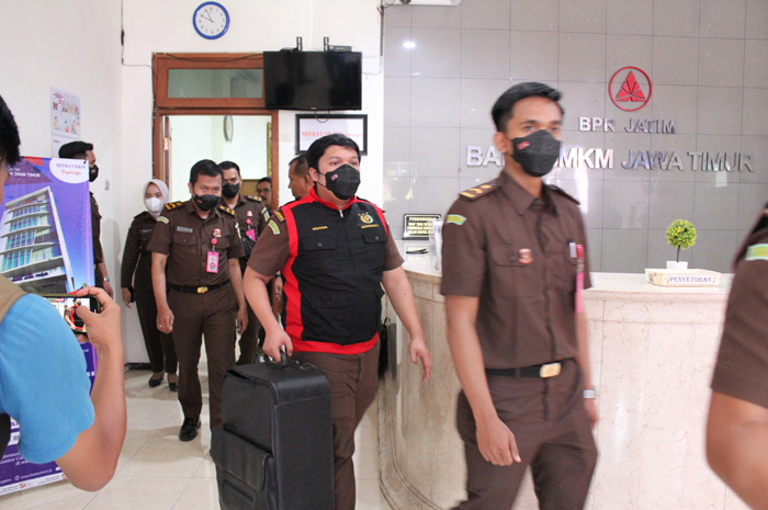 GERAK CEPAT: Penyidik Kejaksaan Negeri (Kejari) Jombang gerak cepat menuntaskan penyidikan kasus pinjaman dana bergulir Bank UMKM Jatim kepada Perumda Perkebunan Panglungan sebesar Rp 1,5 miliar.
