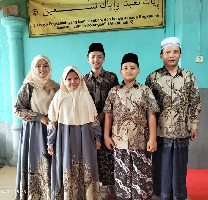 Kasi Bimbingan Masyarakat Islam Kemenag Jombang, Dr Mashur, juga aktif menjadi dosen dan menulis buku.