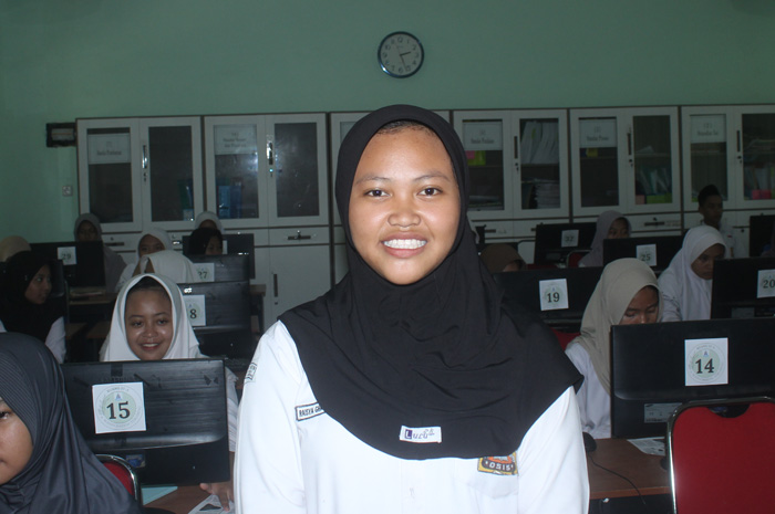 Raisya Ghassani Zharifa Aqilah, kelas 9-C SMP AWH Tebuireng, Jombang
