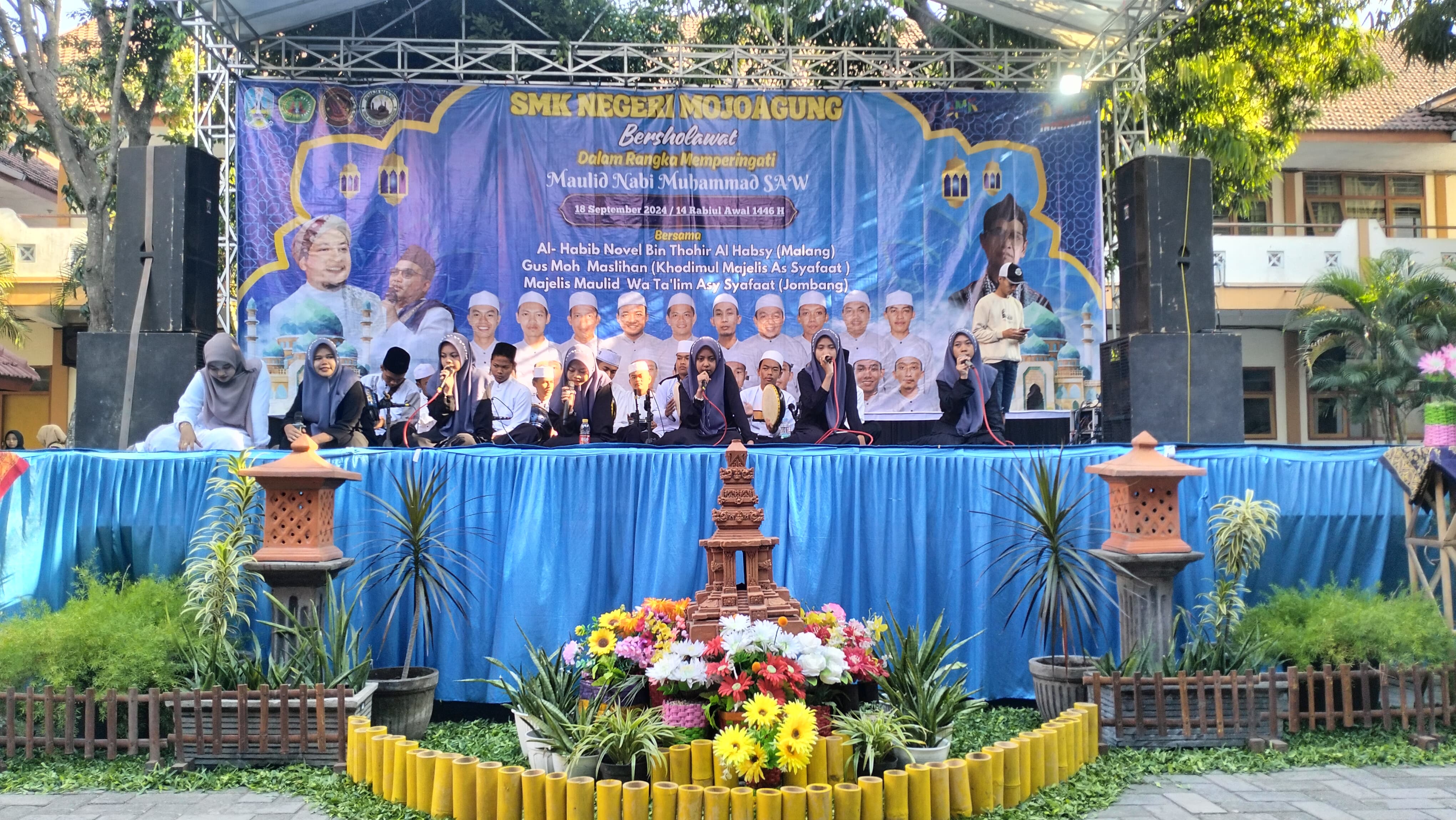 MERDU: Penampilan grup banjari SMKN Mojoagung, Jombang As Syafa&rsquo;ah.