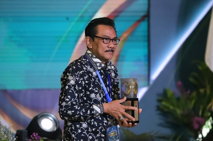 INOVATIF: Ketua DPRD Jombang periode 2019-2024 Masud Zuremi menerima penghargaan Green Leadership Nirwasita Tantra 2023.