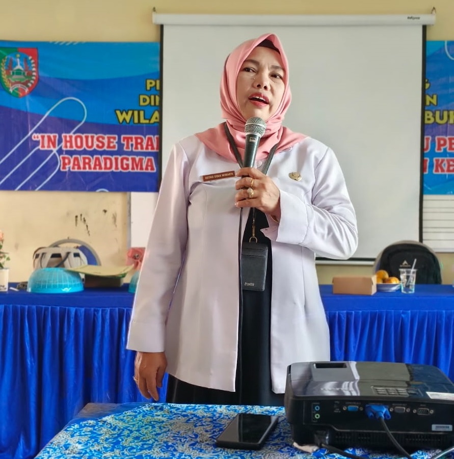 Retno Dyah Winarti SPd MMPd pengawas SD di Wilayah Kerja Pendidikan Kecamatan Kabuh