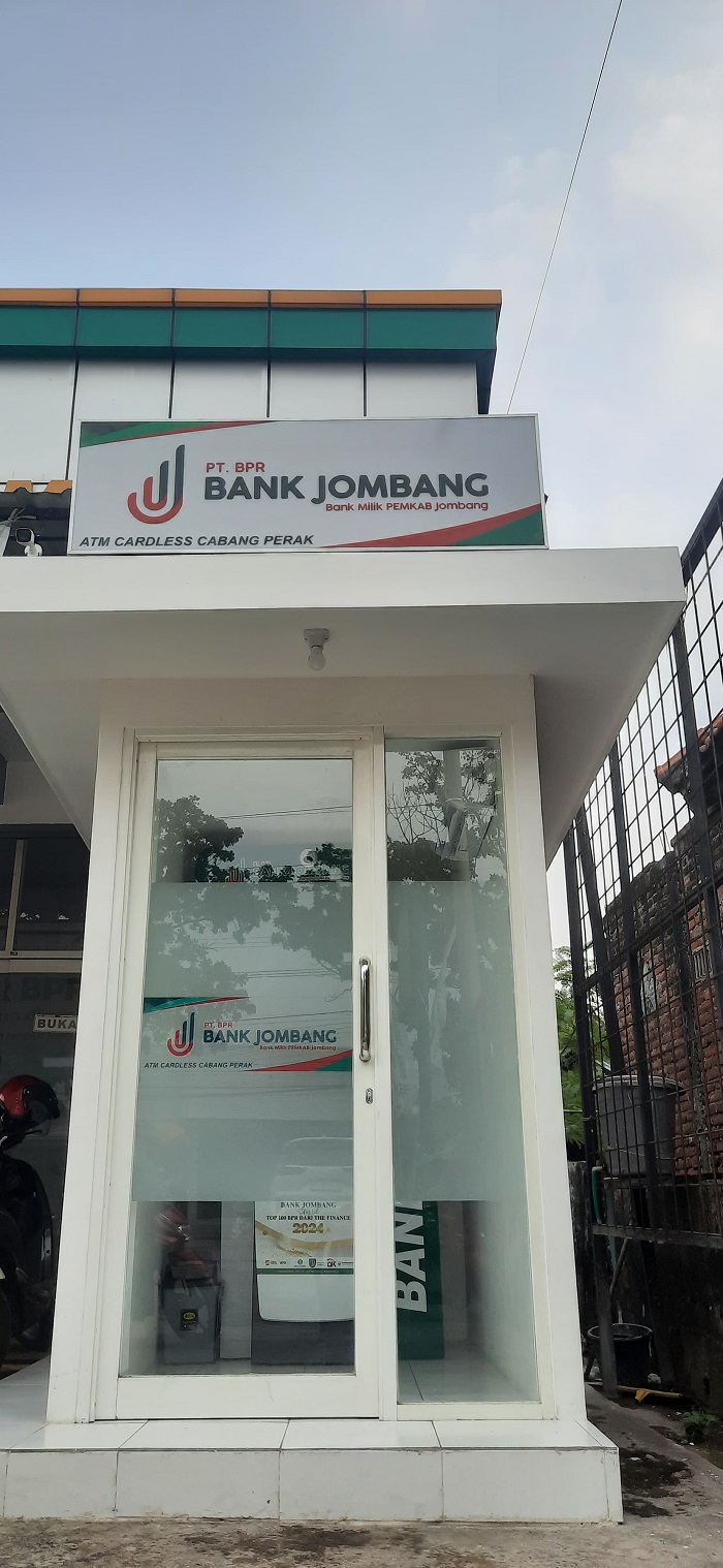 INOVATIF: Bank Jombang menambah mesin ATM cardless di kantor Cabang Perak.