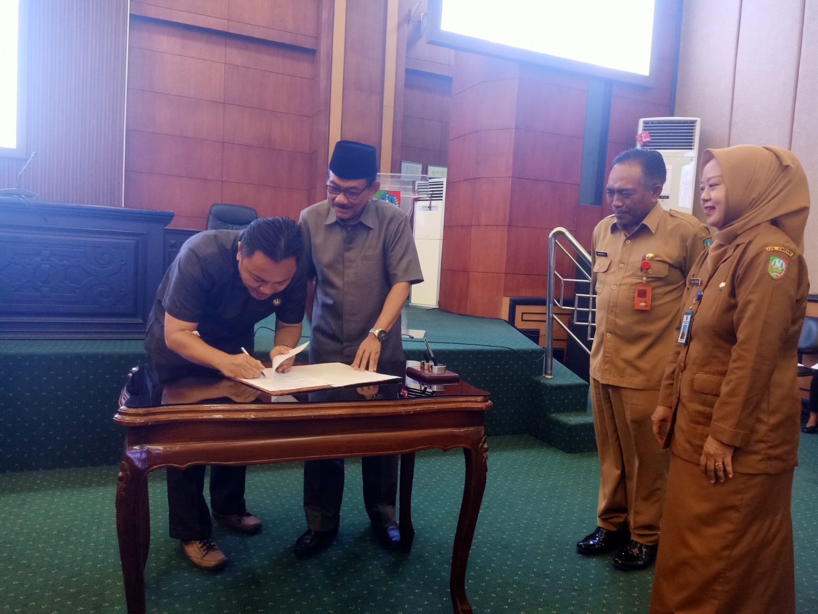 RESMI: Rekomendasi pimpinan DPRD Jombang dari PDI P diserahkan ke Donny Anggun,