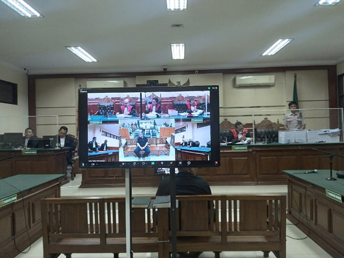 DITUNDA: Sidang lanjutan kasus korupsi dana hibah Pemprov Jatim dengan terdakwa Fiqi Efendi, 40 dilanjutkan (8/10) sore, namun sidang dengan agenda pembacaan eksepsi dari terdakwa terpaksa ditunda.