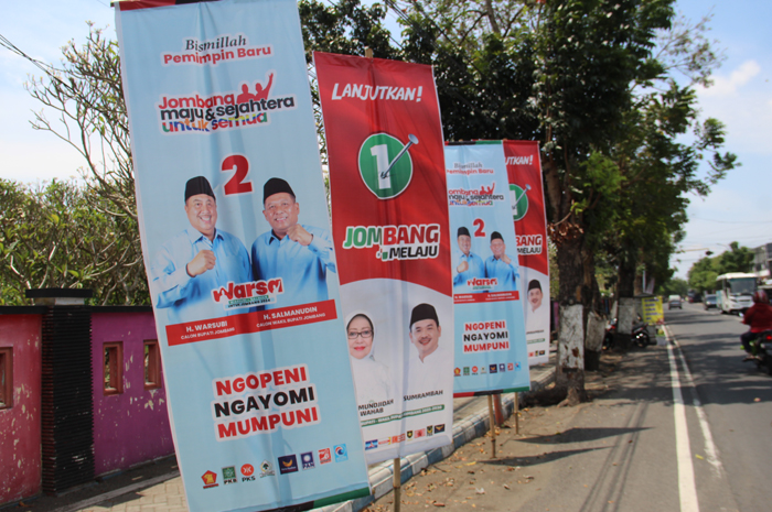 APK Paslon pilbup Jombang di jl KH Hasyim Asy