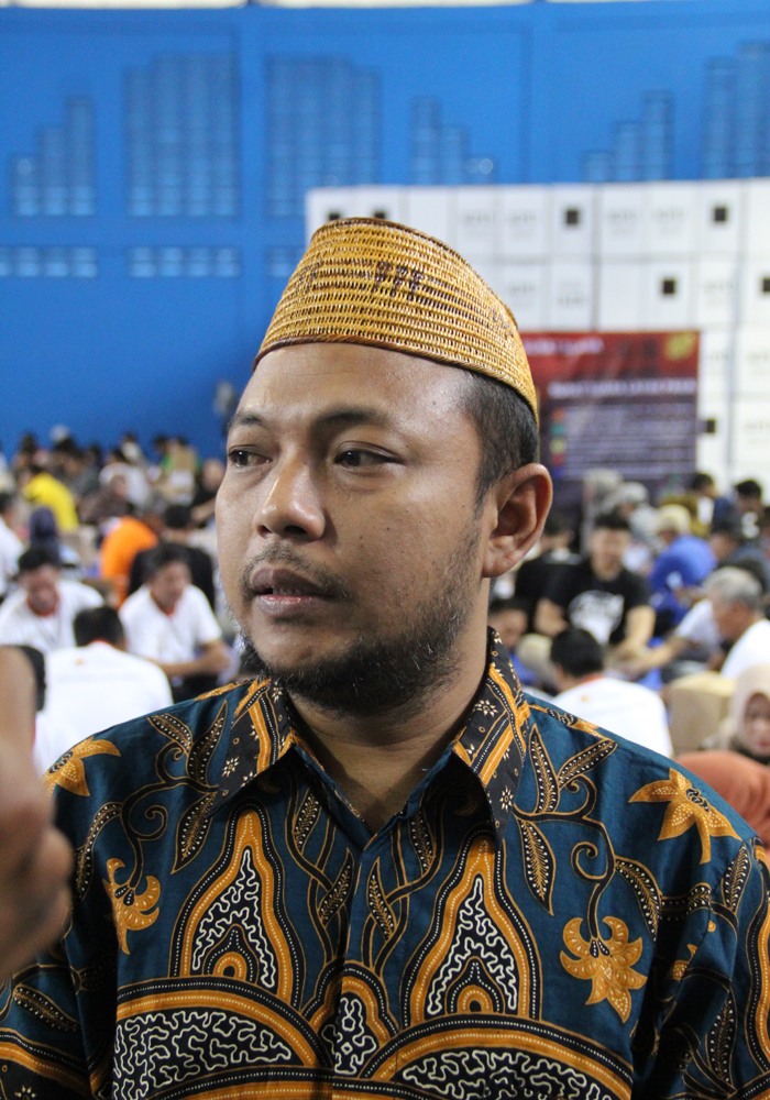 BERI PENJELASAN: Ketua KPU Jombang Ahmad Udi Masjkur saat memberikan penjelasan kepada wartawan.